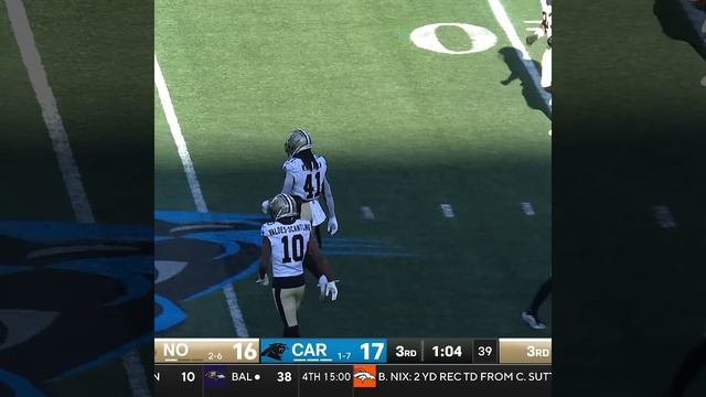 Alvin Kamara catches for a 20-yard Gain vs. Carolina Panthers