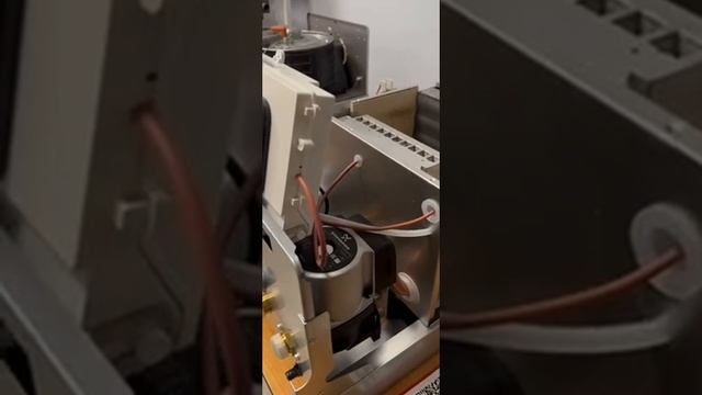Настоящий Итальянец?
А что внутри?
Давайте проверим.