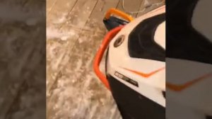 Как заезжать на снегоходе в гараж с металлическим порогом