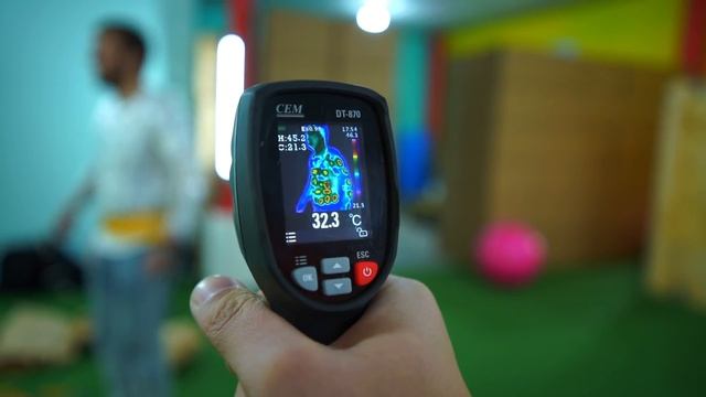 ОТКРЫЛИ 300 САМОНАГРЕВАЮЩИХСЯ ГРЕЛОК В ЗАКРЫТОЙ КОМНАТЕ!_Full-HD