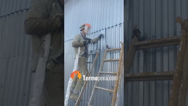 Заливка пены между стен. ППУ утепление #утеплениеппу #termopenacom #стройка #ппу