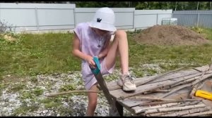 Как мы все вместе делали кормушку для птичек.