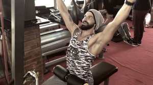 Тяга верхнего блока к груди широким хватом. Техника выполнения упражнения. Экспромт!