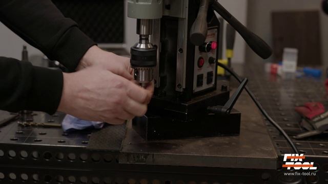 Нарезаем резьбу магнитным сверлильным станком RMD-68TM смотреть онлайн