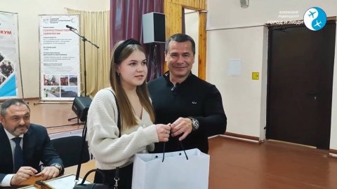 Депутат Мособлдумы встретился со студентами из Раменского