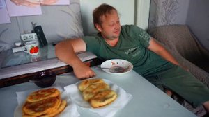 ЖИЗНЬ В ДЕРЕВНЕ пирожки с борщом ПОДВАЛ ИЛЬИЧА