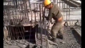 Монолитное строительство. Монолитчики - монтажники. Монтаж стены. Москва.
