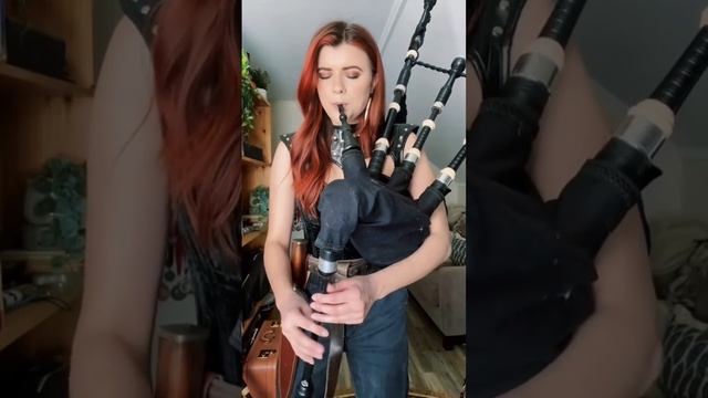 Pirates of the Caribbean theme on bagpipes