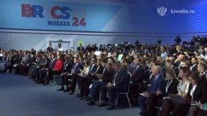 Путин отвечает на вопрос журналиста.