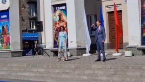 "Я знаю — город будет,
Я знаю — саду цвесть,
Когда такие люди,
В стране Советской есть. "
Маяковск
