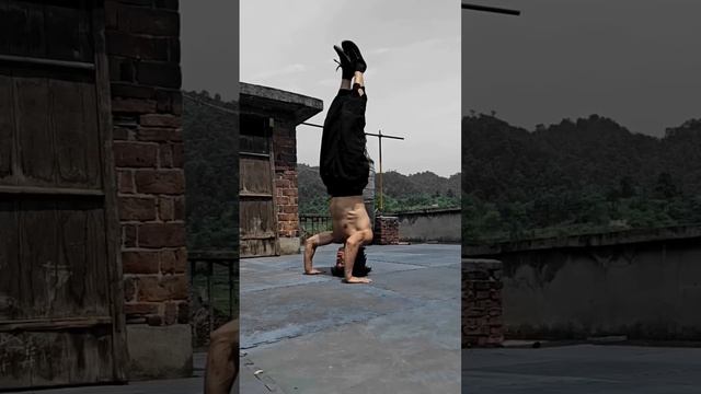 SHAOLIN TRAINING MONK MARTIAL ARTS I HEAD STANDING FITNESS #martialarts #shaolin #kungfu