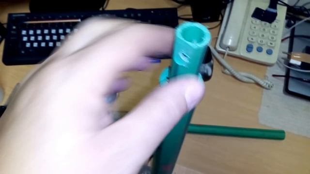 КАК СДЕЛАТЬ ШТАТИВ ДЛЯ ТЕЛЕФОНА СВОИМИ РУКАМИ С ПЛАСТИКОВЫХ ТРУБОК HOW TO MAKE A STATION FOR A PHONE смотреть онлайн