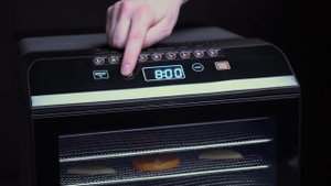 Видеоинструкция по эксплуатации электрических сушилок GARLYN D-06 и D-06 Pro