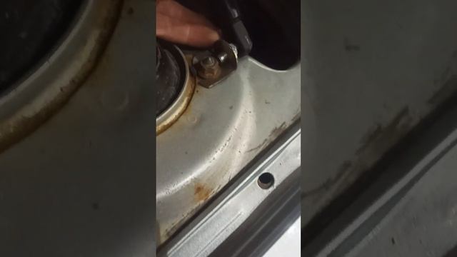 газовые упоры на капот Mitsubishi galant 8 #авторемонт #своимируками #mitsubishi #газовыеупры смотреть онлайн