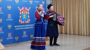 Я весёлый взор заметил