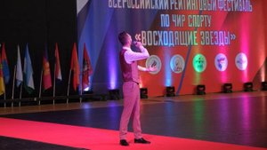 «Лучший город Земли» исполняет лауреат всероссийских и международных конкурсов Виталий Кошко