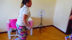 Лера играет в прятки с мамой и Лёвой Сборник веселых историй