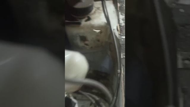 ваз 2114 на переварке порогов. По итогу переварили пол машины! #авторемонт #дляавто #сварка смотреть онлайн