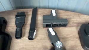 Обзор: Беспроводной вертикальный моющий пылесос REDMOND MultiClean RV-UR390