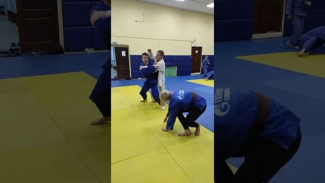 Скоростное набрасывание в тройке! tai-otoshi