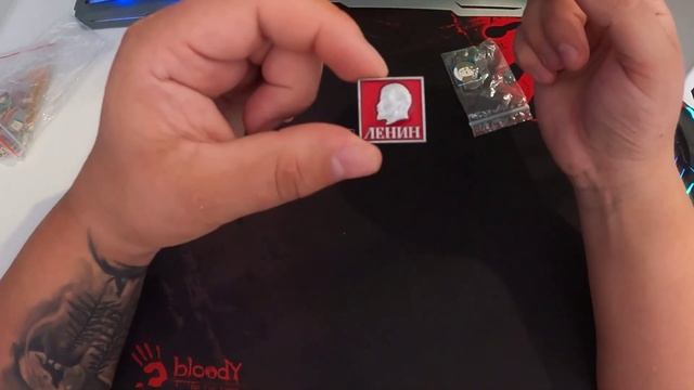 Барахолка Уфа. Пополняю коллекцию значками. Редкий ситалловый значок.