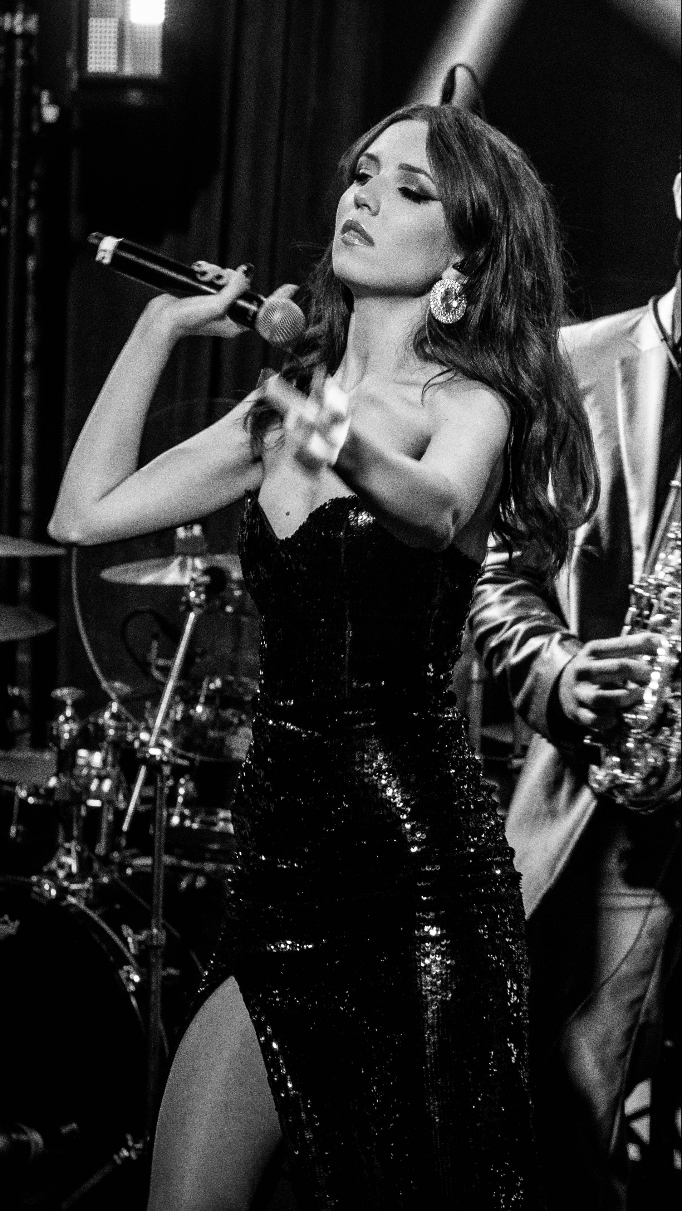 Monako Jam - Жара (Live)
#кавергруппа #кавергруппамосква #кавергруппанасвадьбу #живаямузыка