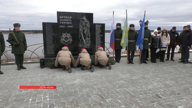 ПАМЯТНИК ГЕРОЯМ ВЕЛИКОЙ ОТЕЧЕСТВЕННОЙ ВОЙНЫ ОТКРЫЛИ В УСТЬ-КЕМИ