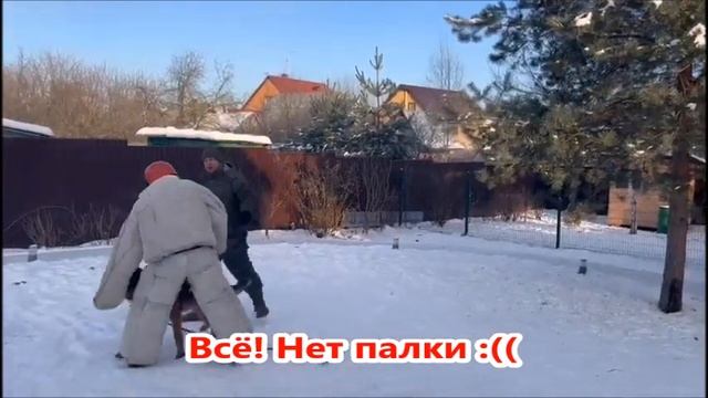Первый удушающий для Рэкса.