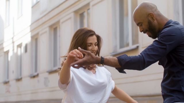 На фоне неба 235-ая на канале
новинки каждый день