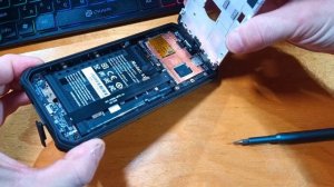 Что внутри Oukitel WP22 - просто вскрыл (за кадром отклеил стекло) и показал
