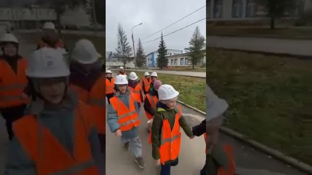 Учащиеся 5 класса школы п.г.т. Волжский подготовили сюрприз для заводчан