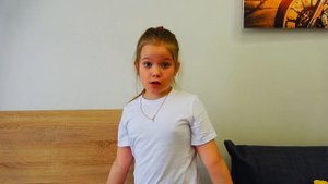 Лера и Сквишмэллоус играют в прятки - веселая история для детей