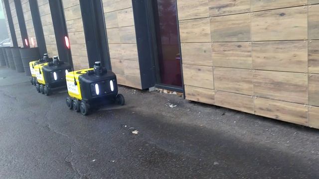 ДОСТАВКА ЕДЫ РОБОТАМИ,  ПОПАЛА В ПРОБКУ! смотреть онлайн