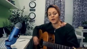 Американка поет песню Прекрасное далеко (uu)