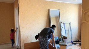 НАЧИНАЕМ БЮДЖЕТНЫЙ РЕМОНТ В ДЕТСКОЙ]/СНИМАЮ ОБОИ/САМА СНЯЛА ЛАМИНАТ/СНЯЛИ НАТЯЖНОЙ ПОТОЛОК