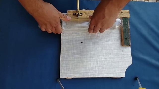 КАК ОТРЕЗАТЬ СТЕКЛЯННУЮ БУТЫЛКУ И СДЕЛАТЬ БОКАЛ - HOW TO CUT A GLASS BOTTLE AND MAKE A GLASS смотреть онлайн