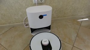 Мама учит малышей наводить порядок в доме