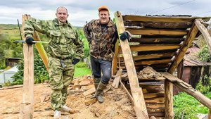 За один день разгромили баню и оставили весь мусор рядом.