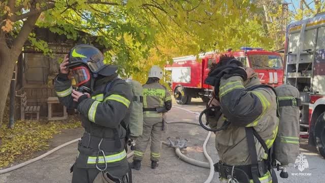 Севастопольские сотрудники МЧС России ликвидировали пожар в мебельном цеху