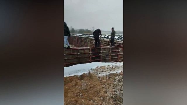 Стена.