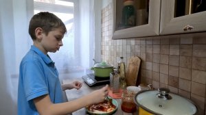 🍕МОЙ НЕОБЫЧНЫЙ ПОВАРЁНОК 🧑🍳СОВМЕЩАЕМ ДОМАШНИЕ ДЕЛА С РАЗВИВАЮЩИМИ УПРАЖНЕНИЯМИ