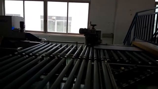 Четырехсторонняя кромкооблицовочная линия с автоматической загрузкой и выгрузкой KDT смотреть онлайн