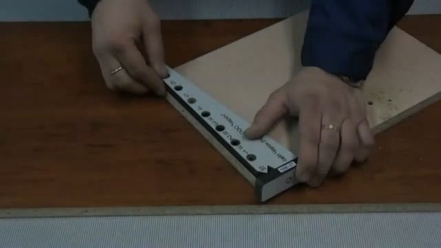 МК-17. Мебельный кондуктор "угольник малый" для плоскости под стяжки евровинты, система "32" смотреть онлайн