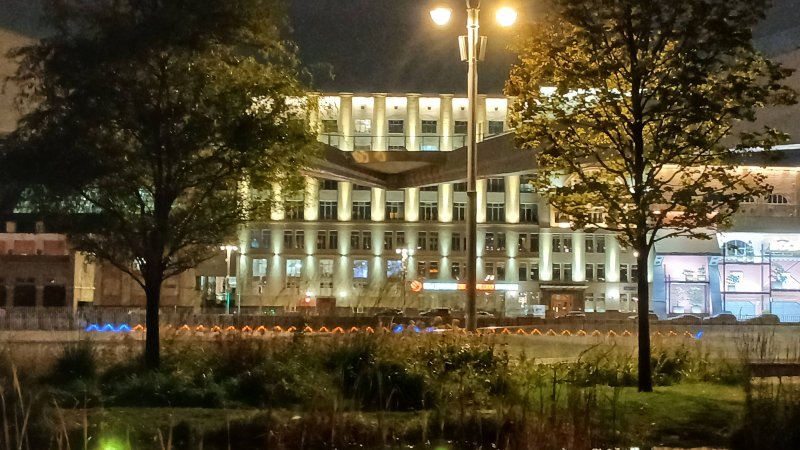 НОЧНАЯ ДВИЖУХА НА МОСКВОРЕЦКОЙ НАБЕРЕЖНОЙ