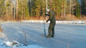 Первая лунка в этом зимнем сезоне.mp4