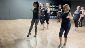 Сальса соло для женщин в Москве. Школа "Танцуем вместе". Танцы для похудения. Танцы для полных.