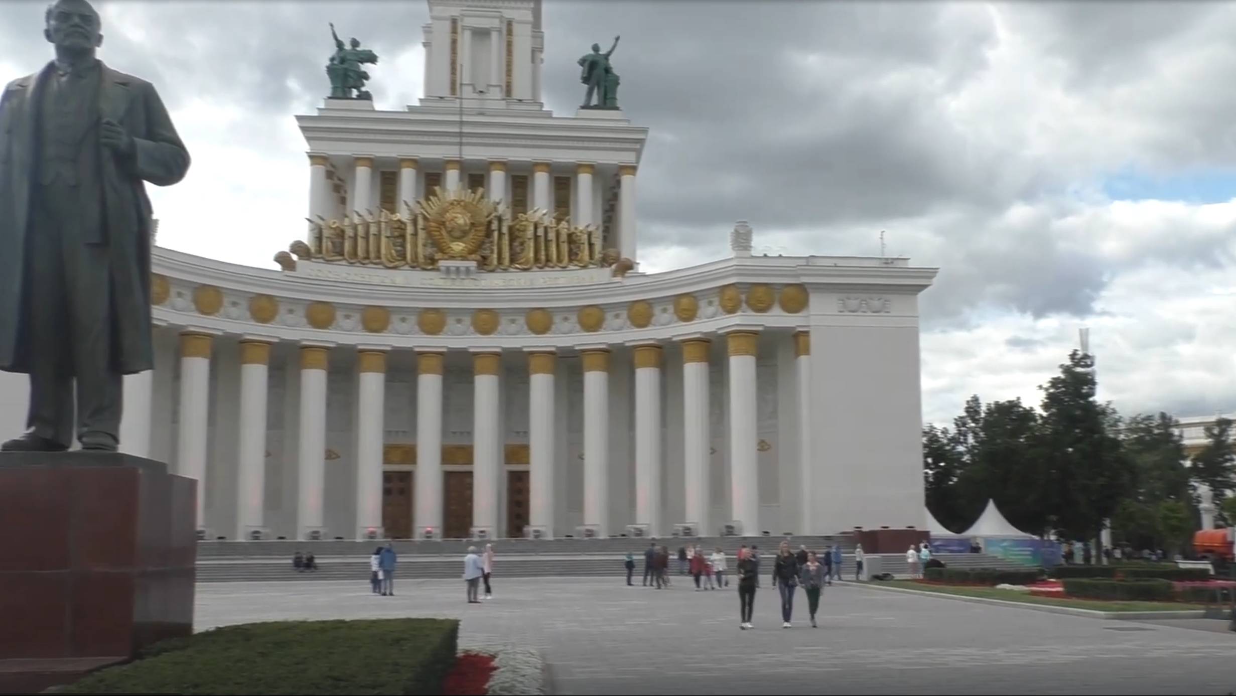 16. Второй день в Москве. Планетарий, зоопарк, вещевой р смотреть онлайн