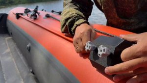 Держатель удочки для надувной лодки, серия "PRO" с креплением на ликтрос (черный)