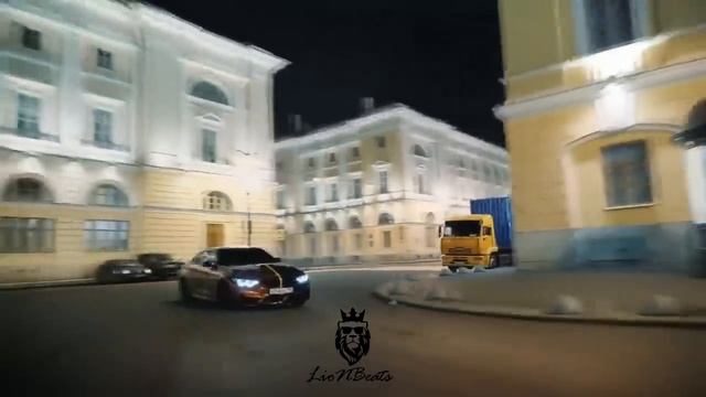 Она хочет денег Губы шоколада