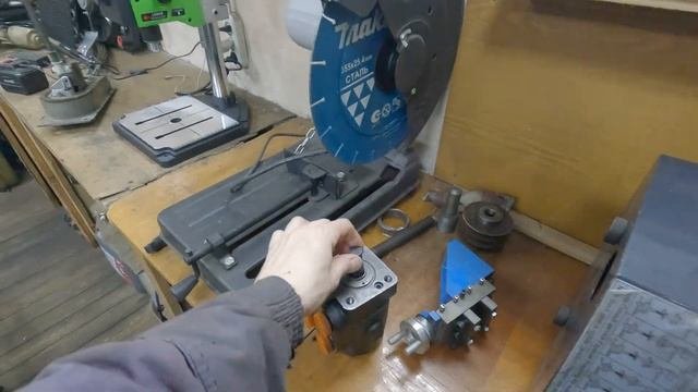 Установил вакуумник на вездеход-болотоход с мостами Nisan Patrol.раздаткой бтр70 и шинах 1500х600